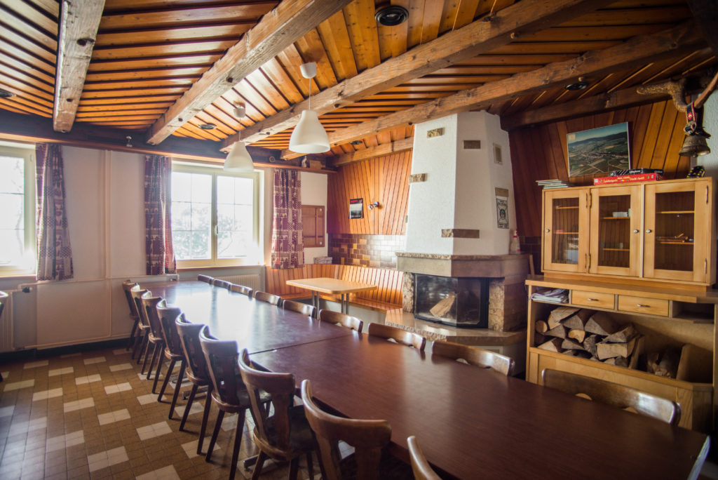 Buvette pâturages salle à manger Vicques Retemberg Jura