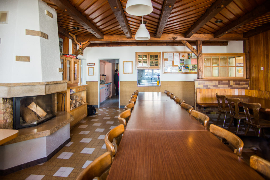 Buvette pâturages salle à manger Vicques Retemberg Jura
